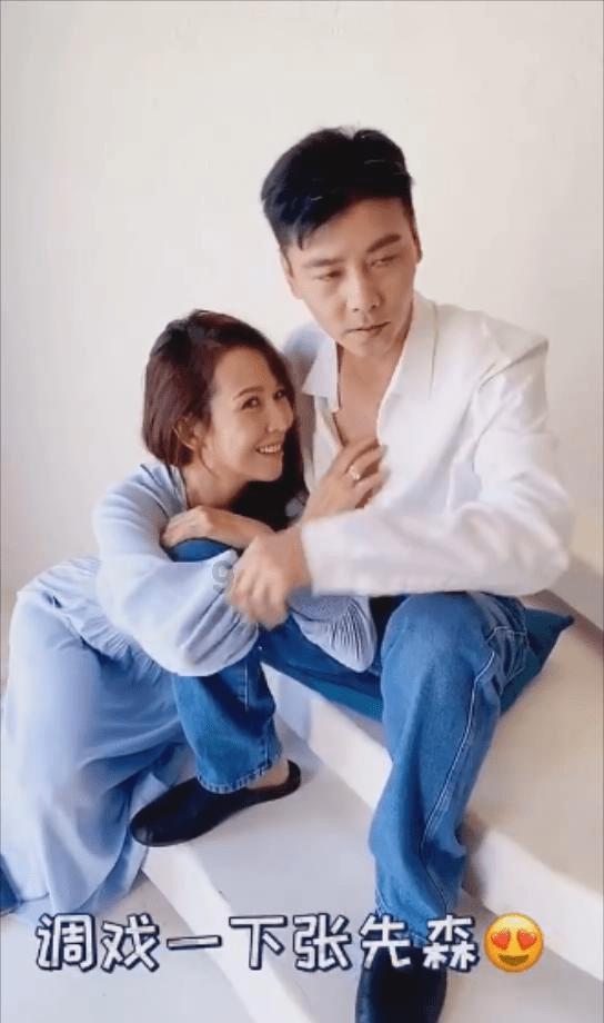 探索小姐姐身穿挂脖连衣裙,颇有古典格调,这样的穿搭风格你心动了吗?,发现新奇的世界!